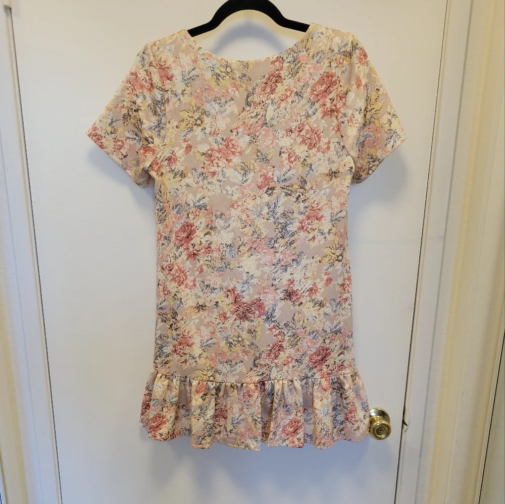 Floral Ruffled Shift Dress - Picture 4 of 5